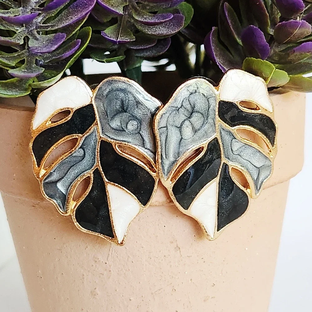 Monstera Leaf Stud Earrings Black White Grey Marbled Enamel Gold Tone‎ Tropical